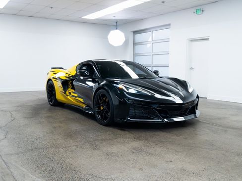 Used 2025 Chevrolet Corvette Z06 image 19