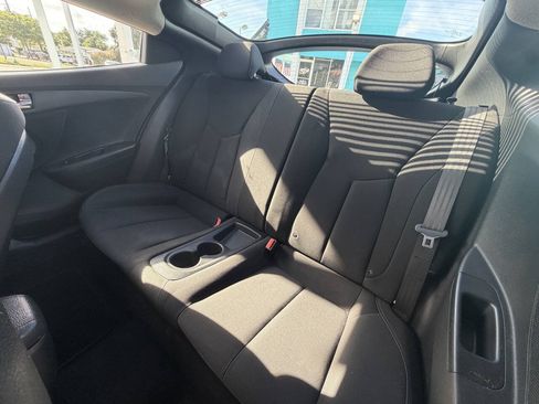 Used 2017 Hyundai Veloster FWD image 14