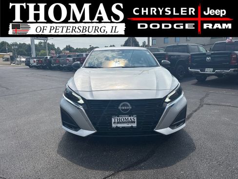 Used 2025 Nissan Altima 2.5 SV FWD image 2