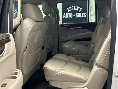 Used 2017 Cadillac Escalade ESV Premium Luxury image 8