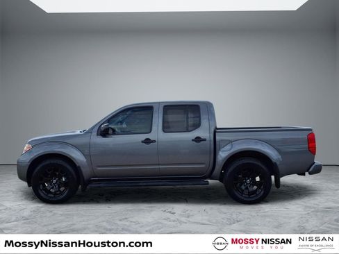 Used 2020 Nissan Frontier SV w/ Midnight Edition Floor Mats image 5