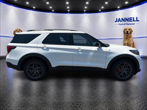 Used 2025 Ford Explorer ST-Line w/ ST-Line Street Pack AWD/4WD image 4