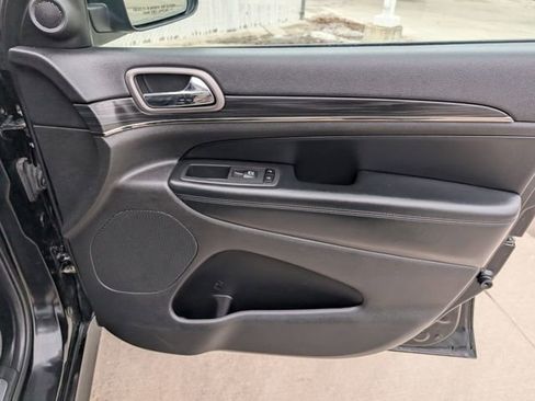 Used 2020 Jeep Grand Cherokee Limited X image 34