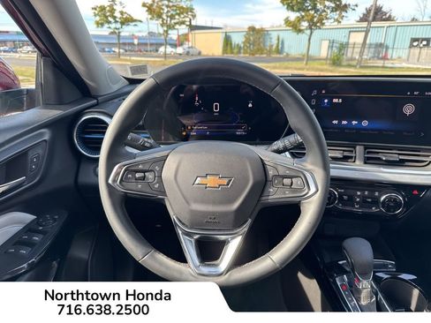 Used 2024 Chevrolet Trax LT w/ Sunroof Package image 20