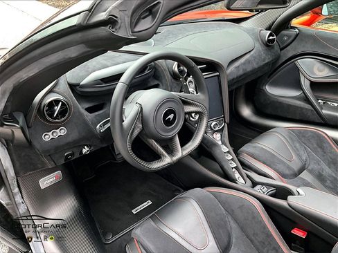 Used 2020 McLaren 720S Spider image 13