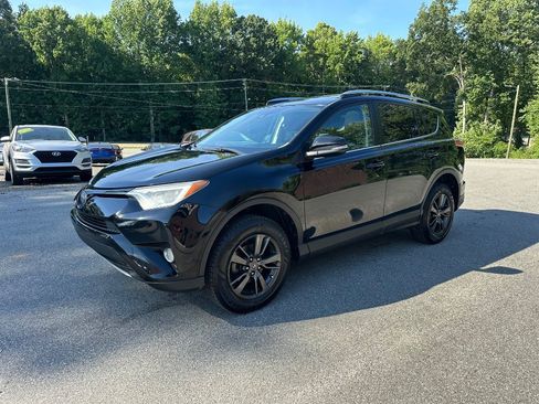 Used 2018 Toyota RAV4 XLE w/ Plus Extra Value Package FWD image 2