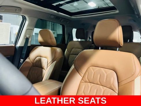 New 2026 Nissan Pathfinder Platinum FWD image 3