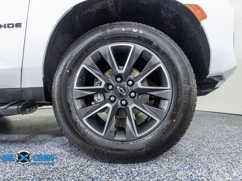 Used 2022 Chevrolet Tahoe Z71 w/ Luxury Package AWD/4WD image 43