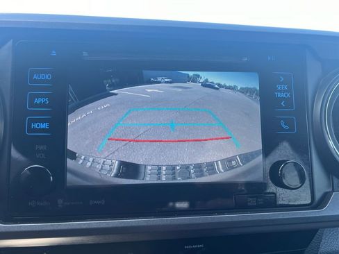 Used 2018 Toyota Tacoma TRD Sport w/ Technology Package image 16