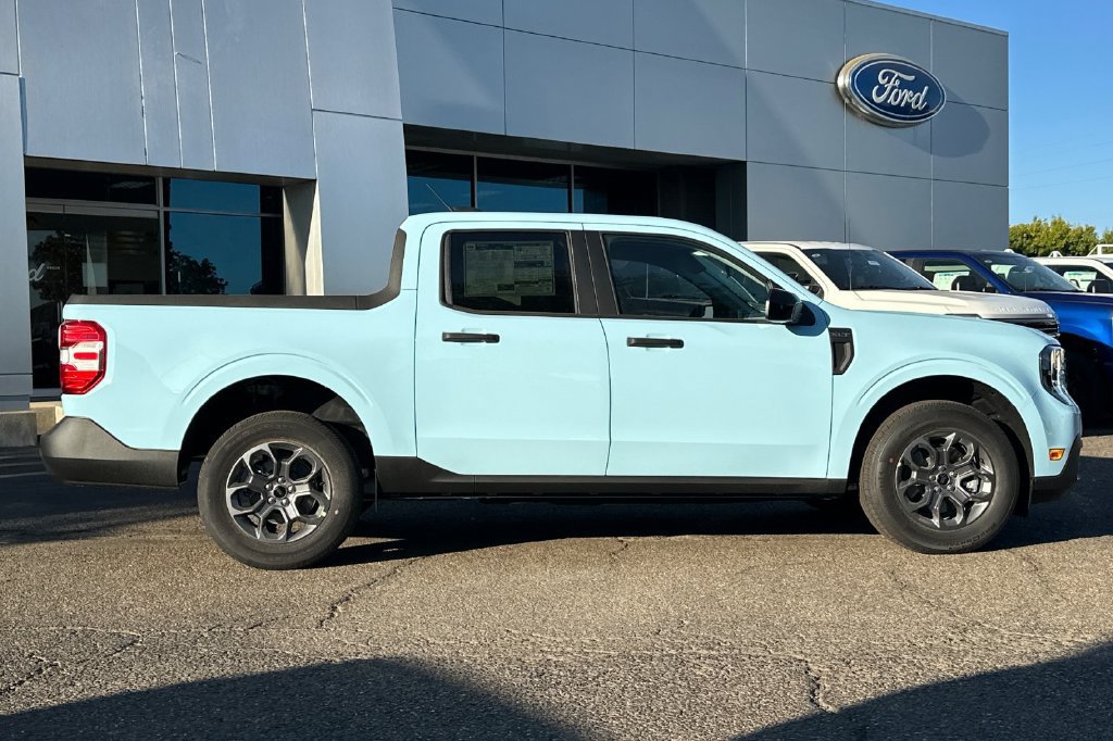New 2026 Ford Maverick XLT w/ XLT Luxury Package FWD image 3