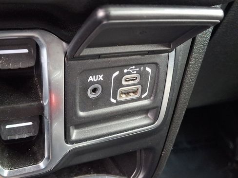Used 2024 Jeep Wrangler Unlimited Sport AWD/4WD image 25