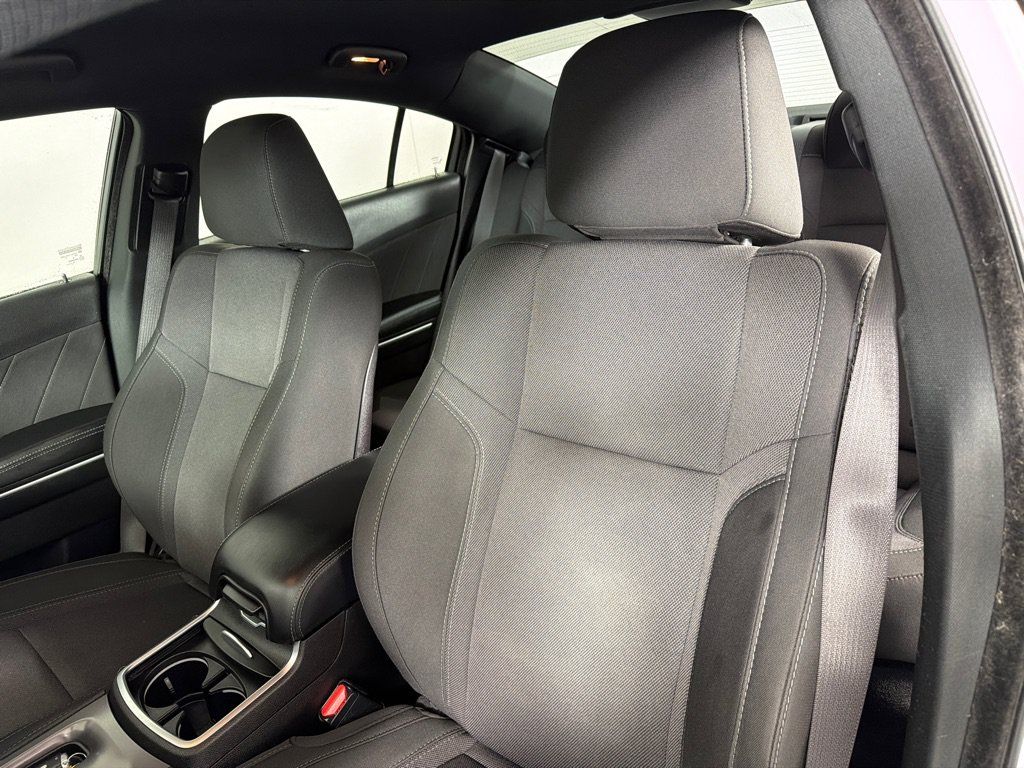 Used 2019 Dodge Charger SXT RWD image 13
