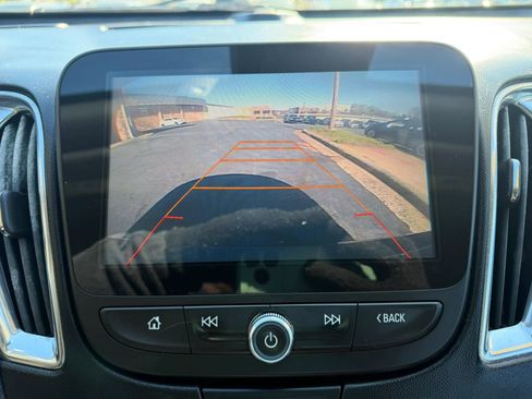 Used 2017 Chevrolet Malibu LT w/ Driver Confidence Package image 21