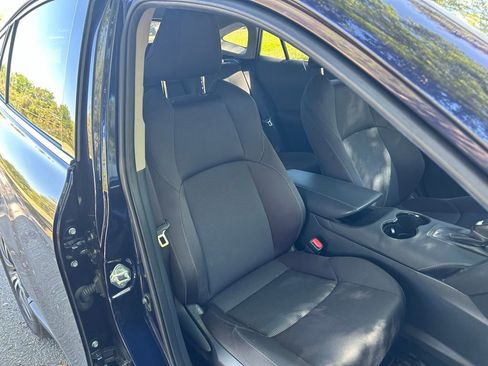 Used 2024 Toyota Venza LE image 15