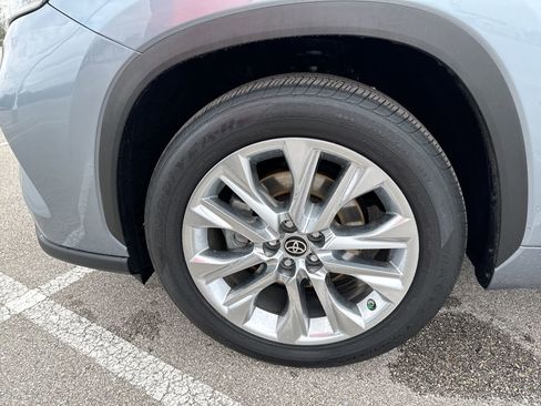 Used 2023 Toyota Highlander Limited image 19