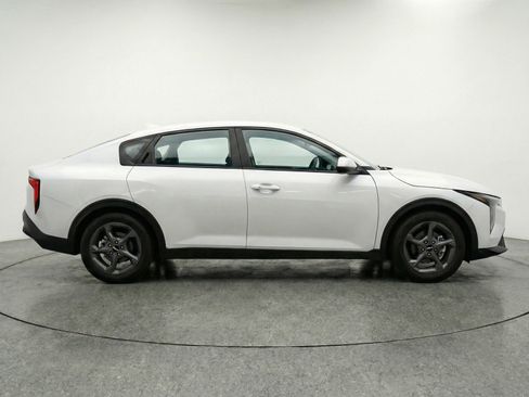 Used 2025 Kia K4 LXS image 5