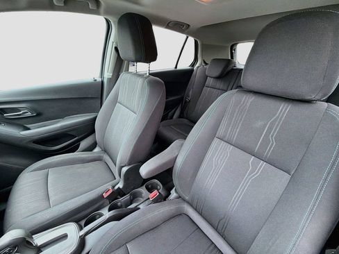Used 2015 Chevrolet Trax LT w/ LT Sun and Sound Package FWD image 12