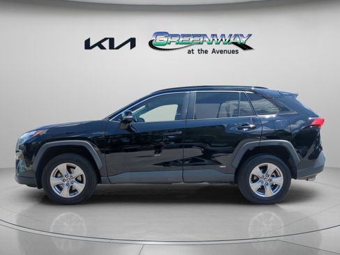Used 2022 Toyota RAV4 XLE AWD/4WD image 3