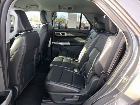 Used 2021 Ford Explorer XLT w/ Equipment Group 202A image 10