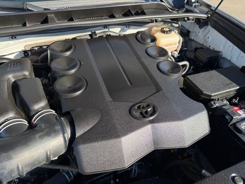 Used 2020 Toyota 4Runner TRD Off-Road AWD/4WD image 30