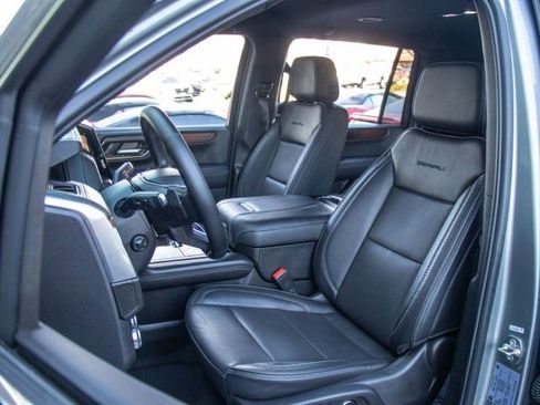 Used 2025 GMC Yukon XL Denali image 10