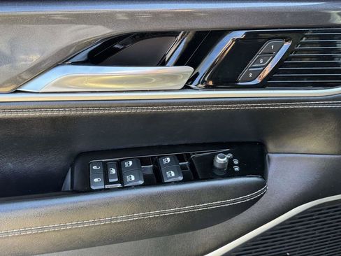 Used 2022 Jeep Wagoneer Series I AWD/4WD image 17