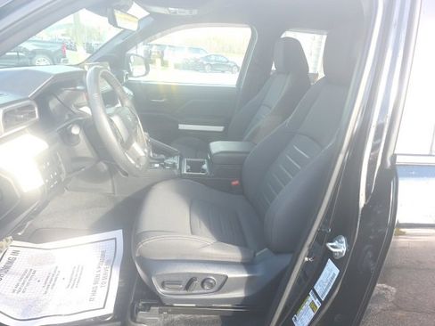 Used 2024 Toyota Tacoma TRD Sport w/ TRD Sport Upgrade Package image 6