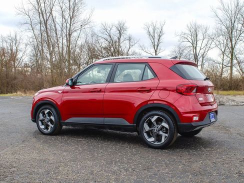 Used 2021 Hyundai Venue SEL image 6