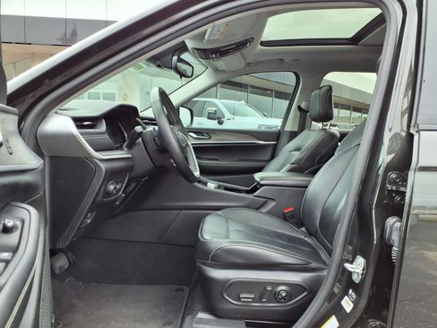 Used 2022 Jeep Grand Cherokee L Limited AWD/4WD image 23