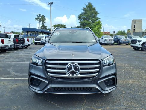 Used 2024 Mercedes-Benz GLS 450 4MATIC image 2
