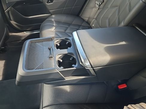 Used 2024 BMW 740i xDrive image 66