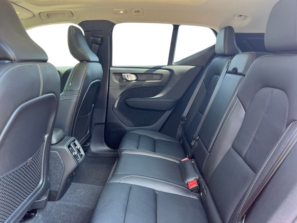 Used 2024 Volvo XC40 B5 Plus w/ Protection Package Premier AWD/4WD image 7