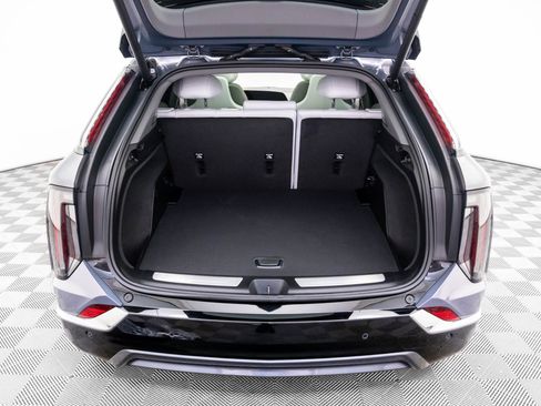 New 2026 Cadillac Optiq Luxury 1 image 31