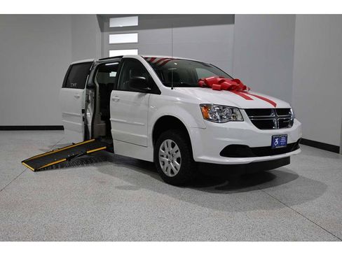 Used 2017 Dodge Grand Caravan SE w/ Power Window Group FWD image 2