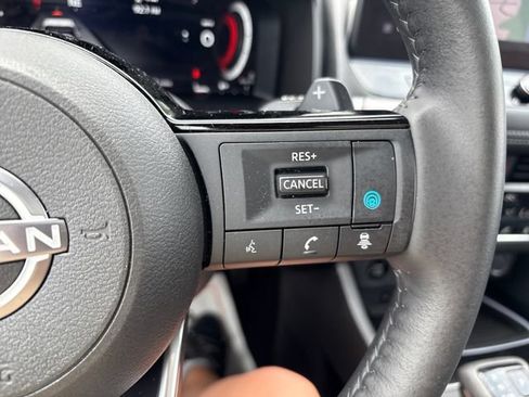 Used 2024 Nissan Rogue SL AWD/4WD image 12