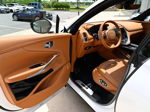 Used 2024 Aston Martin DBX AWD/4WD image 15