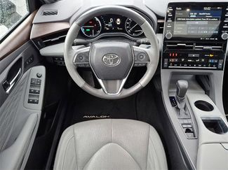 Used 2022 Toyota Avalon Limited video 2