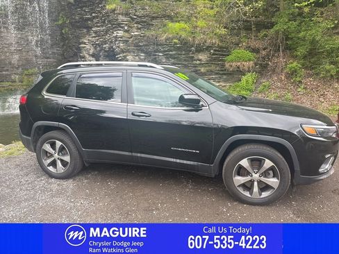 Used 2019 Jeep Cherokee Limited AWD/4WD image 16