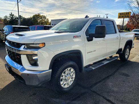 Used 2022 Chevrolet Silverado 2500 LT w/ Convenience Package image 4