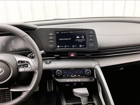 Certified 2025 Hyundai Elantra Sport FWD image 7