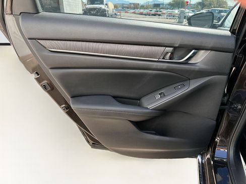 Used 2018 Honda Accord Touring image 27