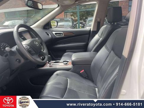 Used 2017 Nissan Pathfinder Platinum w/ Midnight Edition Package AWD/4WD image 16