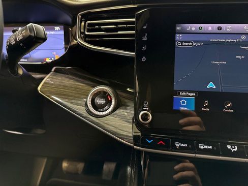 Used 2022 Jeep Wagoneer Series III w/ Rear Seat Video Group 1 image 25