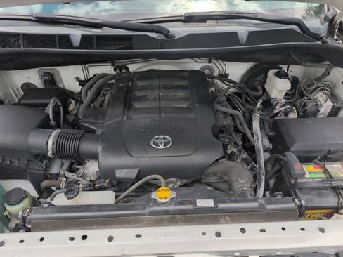 Used 2017 Toyota Tundra SR5 w/ SR5 Upgrade Package AWD/4WD image 29