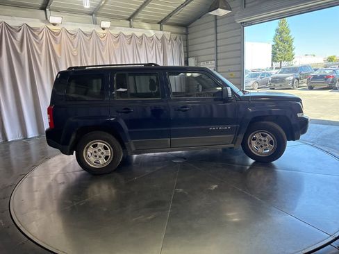 Used 2015 Jeep Patriot Sport w/ Power Value Group FWD image 4