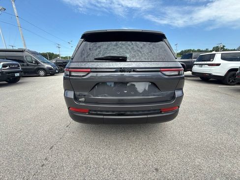 Certified 2024 Jeep Grand Cherokee Altitude AWD/4WD image 4