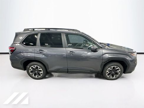 Used 2026 Subaru Forester Premium AWD/4WD image 4