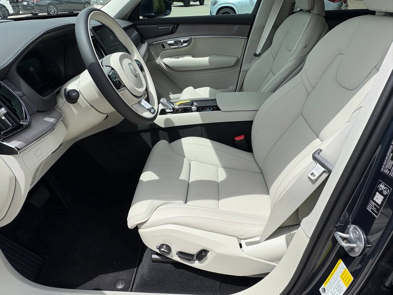New 2026 Volvo XC90 B5 Ultra w/ Protection Package Premier AWD/4WD image 17