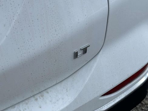 Used 2018 Chevrolet Equinox LT image 10