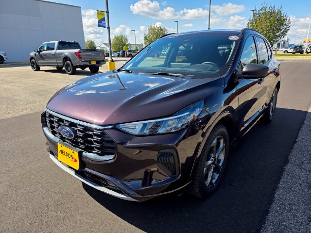Used 2023 Ford Escape ST-Line w/ Tech Pack #1 AWD/4WD image 2